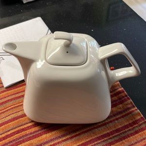 Tea pot